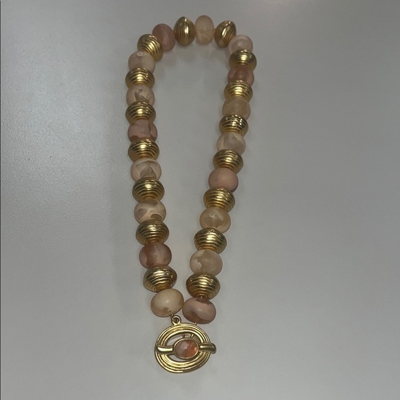 Elegant Gold and Pink Beaded Necklace - Picture 1 of 7